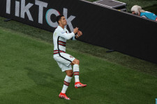 Egy megpattanó lövés és Ronaldo legyőzte a jól küzdő magyar válogatottat az Eb-n
