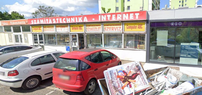 A Fidesz iroda és a BKK ügyfélszolgálat egymástól pár méterre a Google Streetview-n.