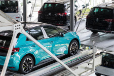 Szeretik zöldnek beállítani magukat, de az autógyártók többségének még tisztességes terve sincs a zöld átállásra