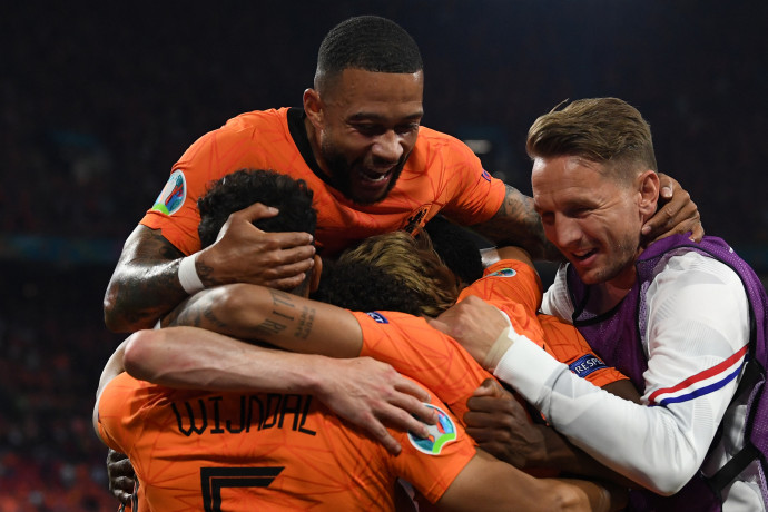 Hollandia könnyedén nyert, élvezetes meccsen biztosította be a csoportelsőségét