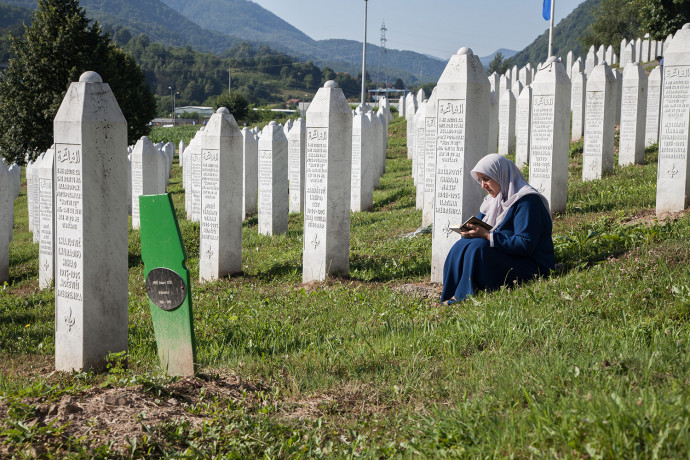 Tagadta a népirtást, elzavarták a montenegrói minisztert