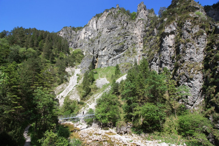 Fent: a Hintere Tormäuer, lent: a Trefflingfall – Fotó: Tenczer Gábor / Telex