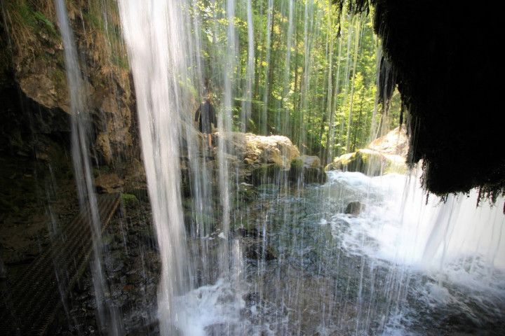 Fent: a Hintere Tormäuer, lent: a Trefflingfall – Fotó: Tenczer Gábor / Telex
