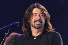 A Foo Fighters egy lemez erejéig diszkózenekarrá válik