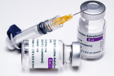 Szeptember végéig ötvenmillió adag AstraZeneca-vakcinát kell leszállítani az EU számára