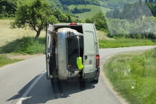 Személyautót gyömöszöltek egy furgonba a leleményes szlovákok