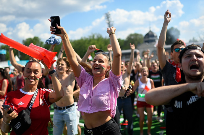 A szurkolói zónából így nézett ki a magyar válogatott pontszerzése