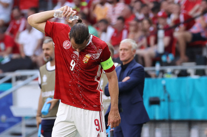 Szalai Ádámot kórházba vitték a félidőben