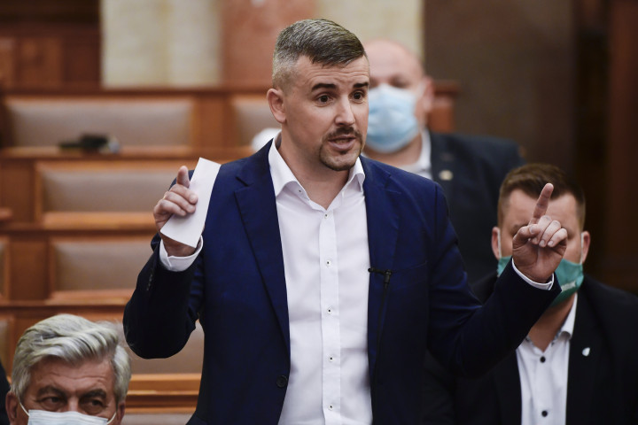 Jakab Péter, a Jobbik frakcióvezetője napirend előtt szólal fel az Országgyűlés plenáris ülésén 2021. június 7-én – Fotó: Koszticsák Szilárd / MTI