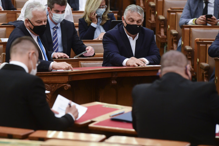 Orbán Viktor a törvény szavazásán a parlament ülésén 2021. június 15-én – Fotó: Koszticsák Szilárd / MTI