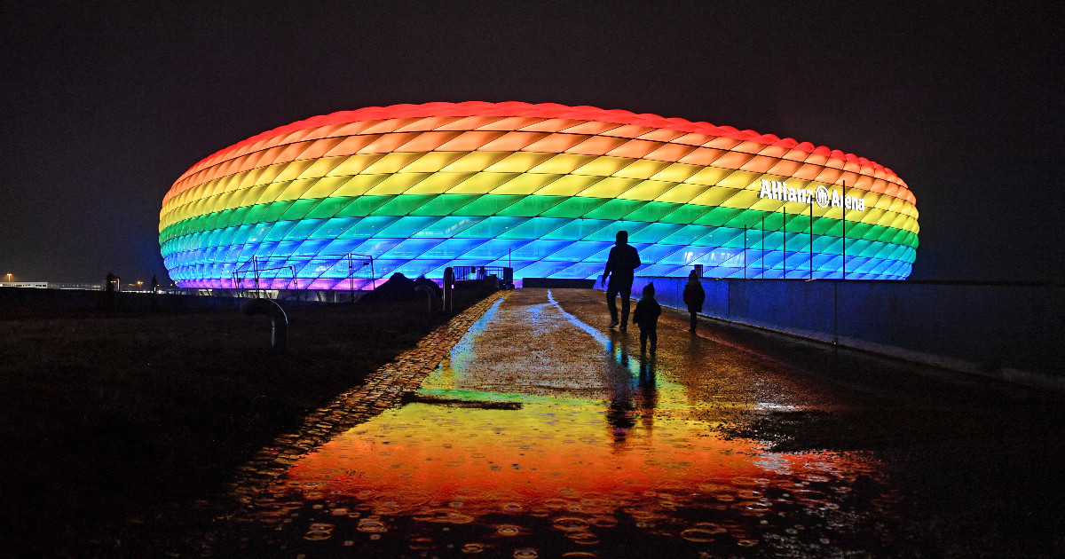 Két napra szivárványszínűre világítják ki a müncheni arénát a foci-Eb alatt