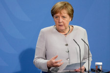 Angela Merkel AstraZeneca után Modernát kapott második oltásként