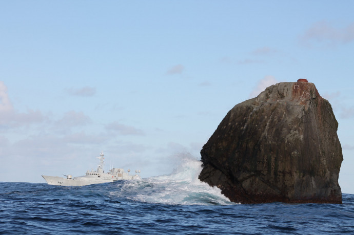 Az Atlanti-óceánon található Rockall sziklaszirt, ahol Tom McClean 40 napot töltött – Forrás: Irish Defence Forces
