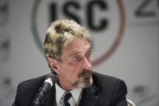 Holtan találták cellájában John McAfee-t, miután egy spanyol bíróság jóváhagyta a kiadatását