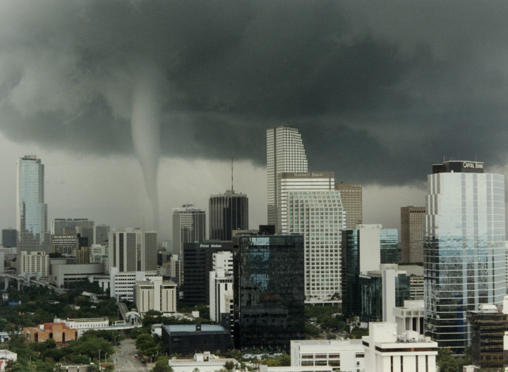 Tornádó ér földet Miamiban 1997 májusában – Fotó: Miami Herald/Getty Images