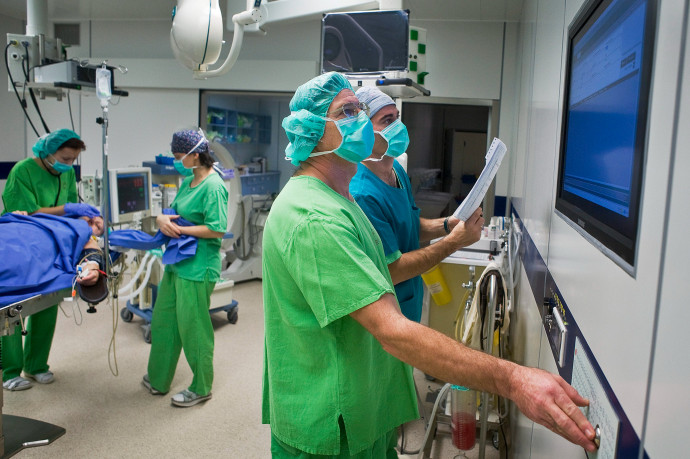 A „súlyosodó és éleződő problémák” miatt az ügyeleti díjakról is tárgyalni akar Kásler Miklóssal a Magyar Orvosi Kamara