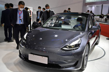 Hibás sebességszabályozó miatt több százezer autót hívott vissza a Tesla Kínában