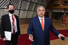 Orbán Viktor: Nem vagyok biztos abban, okos dolog-e a magyar himnusz közben szivárványos zászlóval a játéktérre rohanni