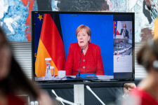 Merkel szerint a magyar pedofiltörvény melegellenessége hátrányos a homoszexuális fiatalokra nézve