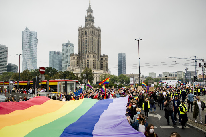 Egyenlőségi felvonulás Varsóban 2020. augusztus 30-án – Fotó: PIOTR LAPINSKI / NURPHOTO / NURPHOTO VIA AFP