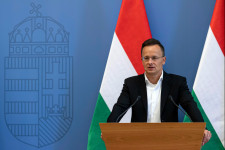 100 ezer Pfizert ad kölcsön Magyarország Csehországnak