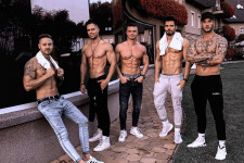 Magic Mike-ot idéző vetkőzőshow volt a szentesi megyeháza udvarán, de nem a polgármester szervezte