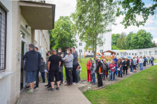 Jön a Covid-lottó Szlovákiában, és pénzjutalmat kap, aki rábeszél valakit az oltásra