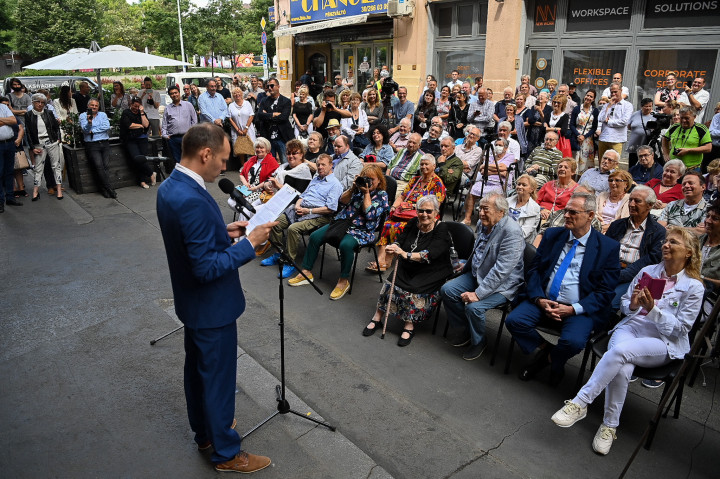 Az átadón felszólaló Bödőcs Tibor a közönség előtt – Fotó: Bődey János / Telex