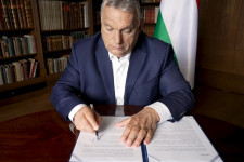 A Fidesz is aláírta a nyilatkozatot, amiben kiállnak az EU eszméje mellett, de elutasítják az európai szuperállamot