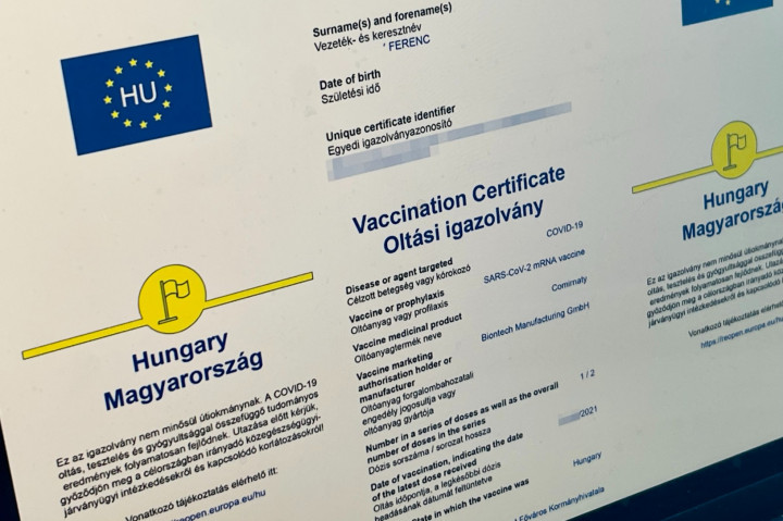 Az uniós védettségi igazolvány Magyarországon – Fotó: Telex.hu