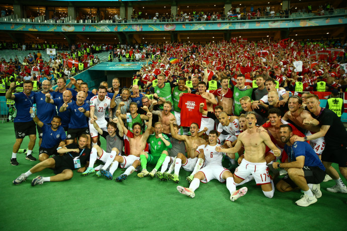 A dán válogatott ünnepli az elődöntőbe jutást a futball-Eb-nFotó: Resil Rehimo/Anadolou/AFP
