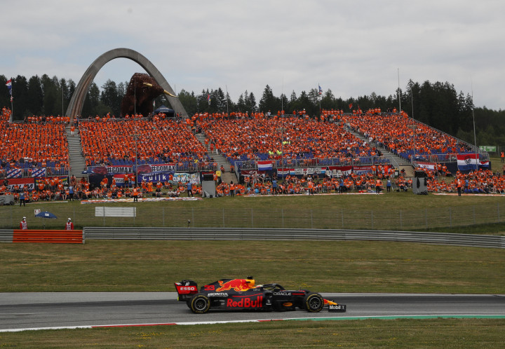 Max Verstappen a holland szurkolók előtt – Fotó: Leonhard Foeger/ Reuters
