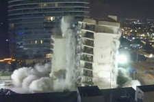 Robbantással megsemmisítették a beomlott floridai épület maradékát