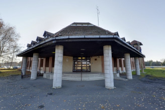 Feljelentés fenékre csapás miatt: szeméremsértés és zaklatás a gyanú