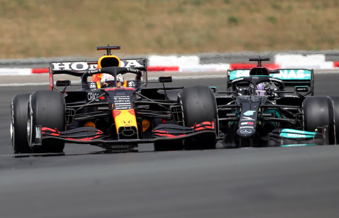 Verstappen, mögötte Hamilton – ez marad a szezon végéig? – Fotó: Yves Herman / Reuters