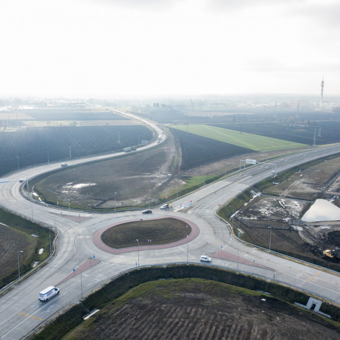 Nem tudjuk, hogyan közlekedünk majd 2056-ban, és a koncesszióval az adófizetők állják a kockázatot