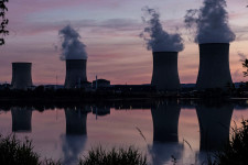 Lengyelországban sem építenek olcsóbban atomerőművet, mint a paksi összeg