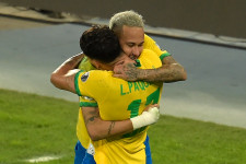 Előbb kötényt adott Neymar, majd gólpasszt, Brazília döntős a Copa Américán