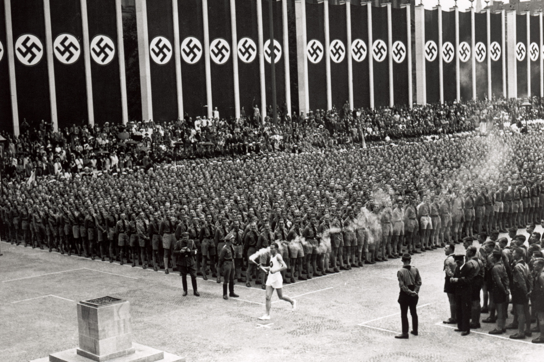 A nácik kezdték 1936-ban az olimpiai fáklyás váltófutást – a mai napig megmaradt
