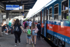 A vasúti sínek sem bírják a hőséget, lassabban közlekedhetnek a vonatok