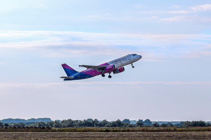A Wizz Air hosszabb utasfelvételi procedúrára figyelmeztet, érdemes korán érkezni a reptérre