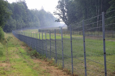 Litvánia elkezdett kerítést építeni a határon, és Belaruszt vádolja a menekültáradat szervezésével