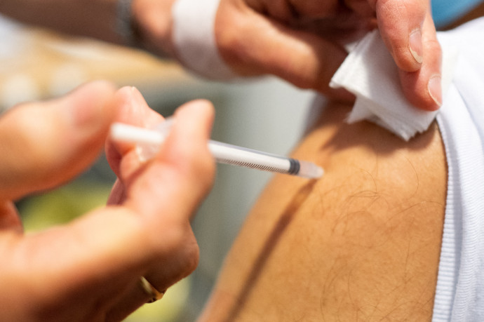 A Pfizer és a Moderna néha ritka szívgyulladást okozhat