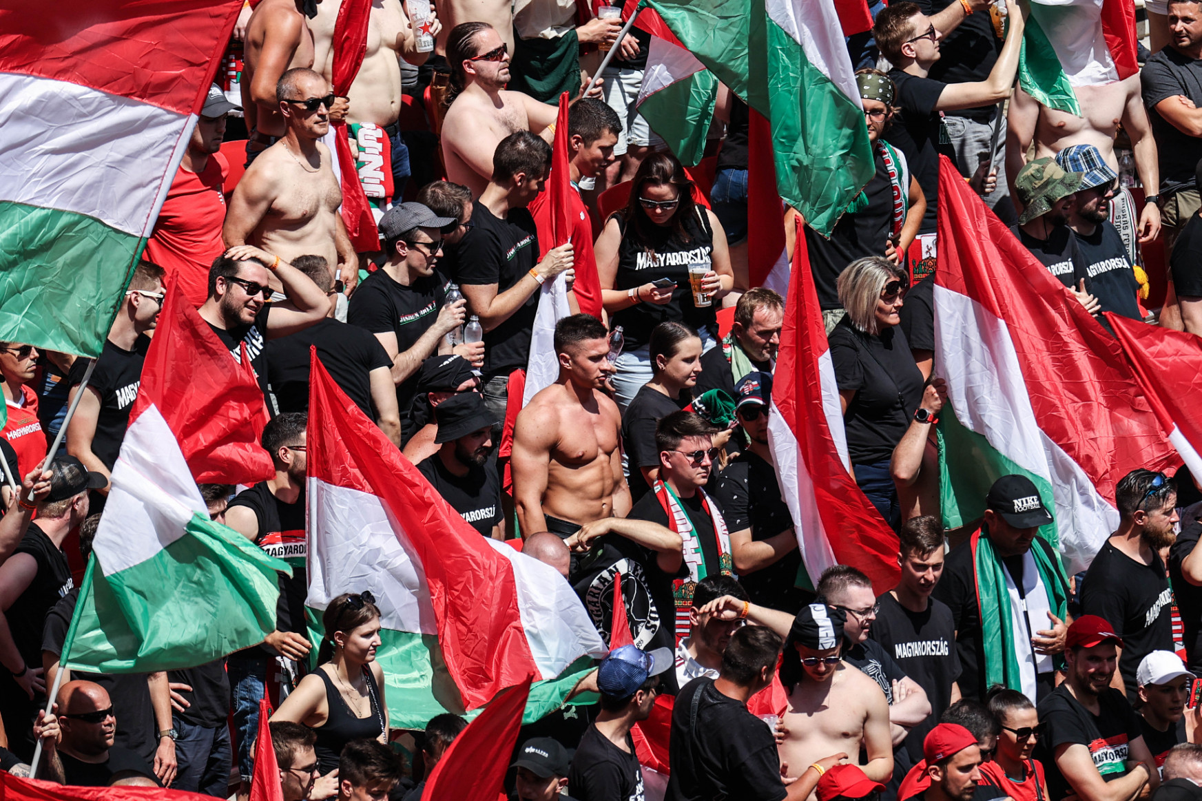 Három zárt kapus meccsre büntette az Eb-szurkolás miatt Magyarországot az UEFA