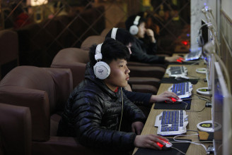 Arcfelismerővel korlátozzák Kínában, hogy túl sokat játsszanak a gyerekek