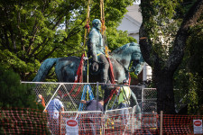 Charlottesville-ben is eltávolították Robert E. Lee konföderációs tábornok szobrát