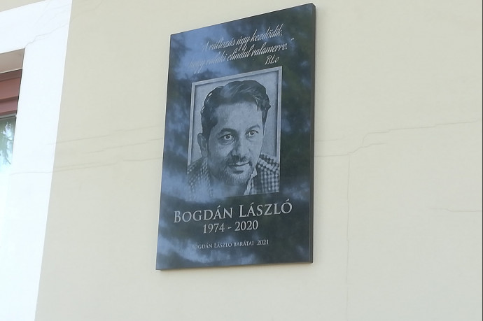 Emléktáblát avattak Cserdiben Bogdán Lászlónak
