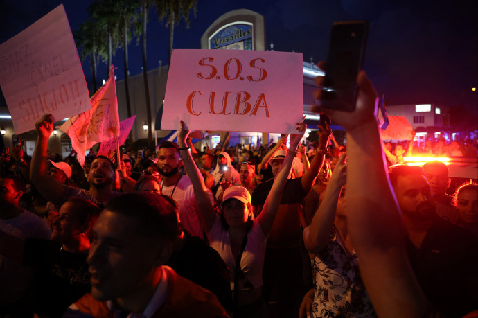 27 éve nem látott tüntetések Kubában