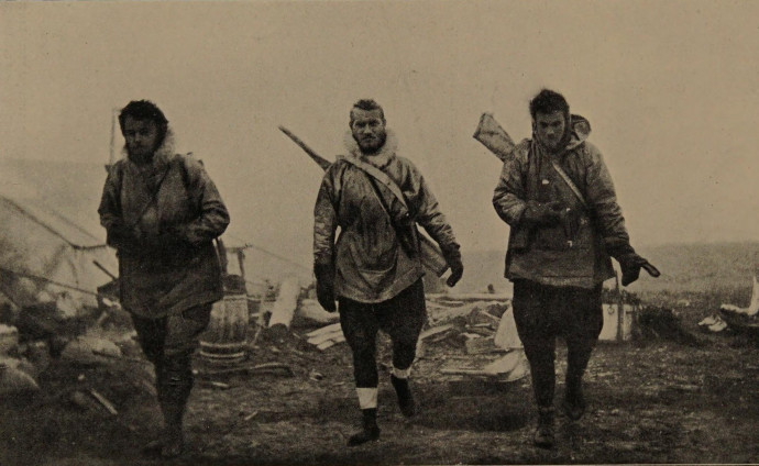 Crawford, Maurer és Galle vadászni indul – Kép: The Adventure of Wrangel Island / Internet Archive Public Domain