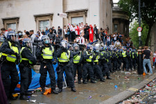19 rendőr sérült meg az Eb-döntő után a londoni utcákon